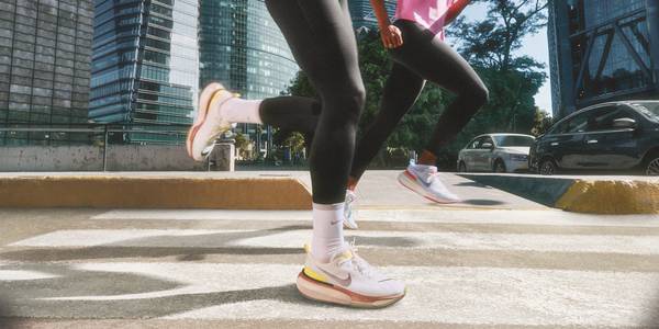 Chaussures de running Nike Invincible 3 en solde