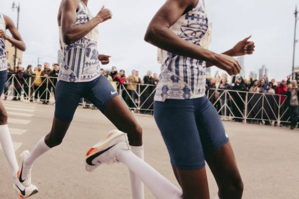 pourquoi courir avec chaussure plaque carbone